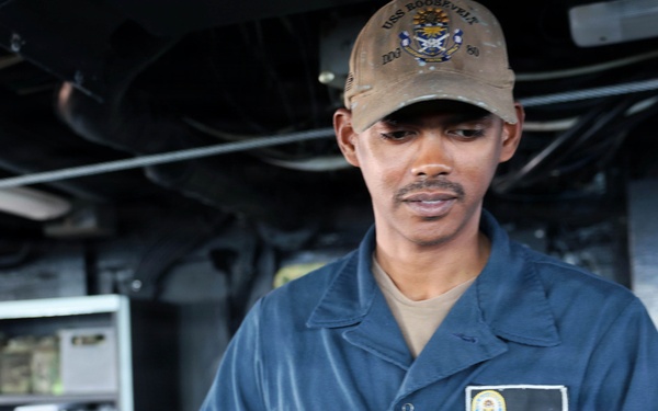 USS Roosevelt (DDG 80) Transits Bab El-Mandeb