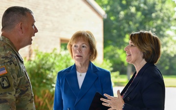 Minnesota U.S. Senators Visit the Minneapolis-St. Paul Air Reserves Station
