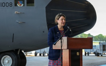 Minnesota U.S. Senators Visit the Minneapolis-St. Paul Air Reserves Station