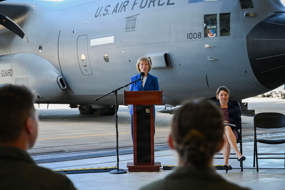 Minnesota U.S. Senators Visit the Minneapolis-St. Paul Air Reserves Station