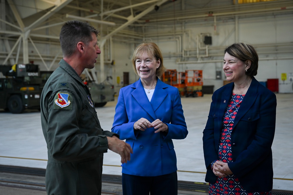 Minnesota U.S. Senators Visit the Minneapolis-St. Paul Air Reserves Station