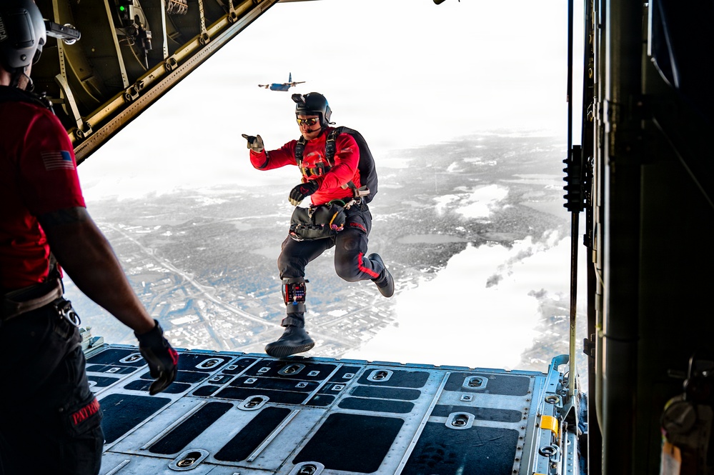 Patriot Parachute Team Perform at University