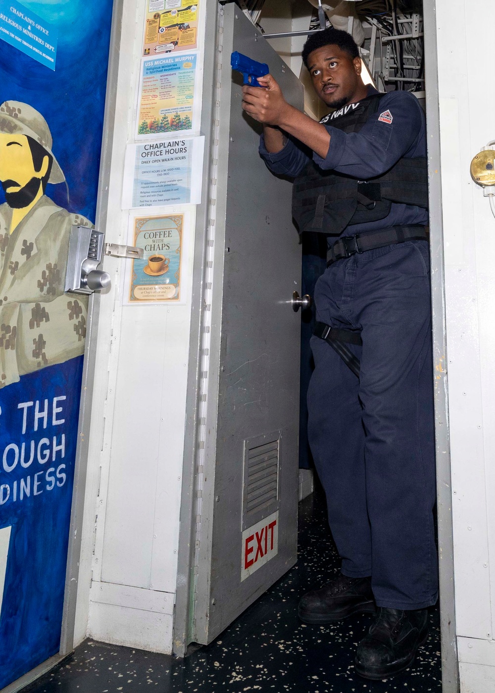 USS Michael Murphy Sailors Practice Clearing Rooms During SRF