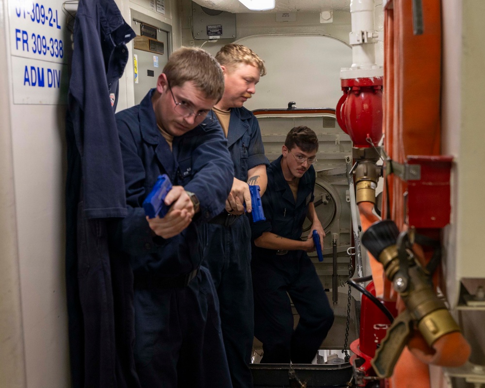 USS Michael Murphy Sailors Practice Clearing Rooms During SRF