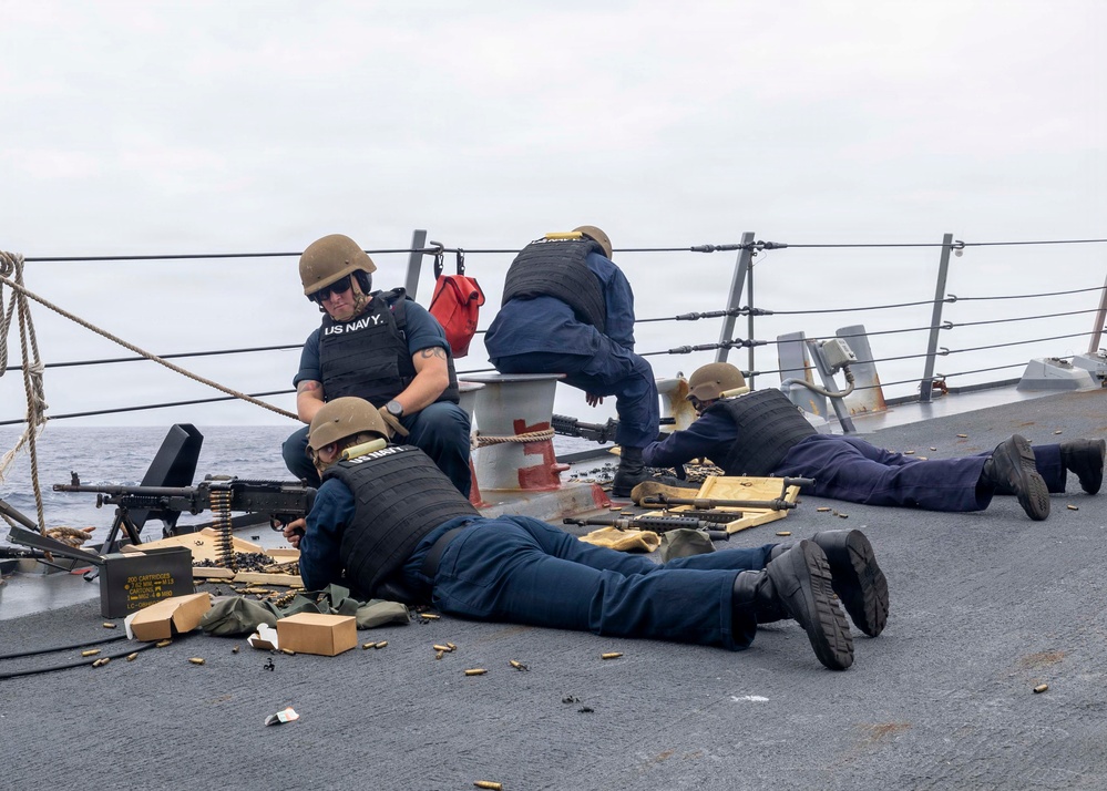 USS Michael Murphy conduct live-fire exercise