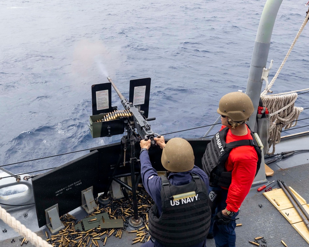 USS Michael Murphy conduct live-fire exercise
