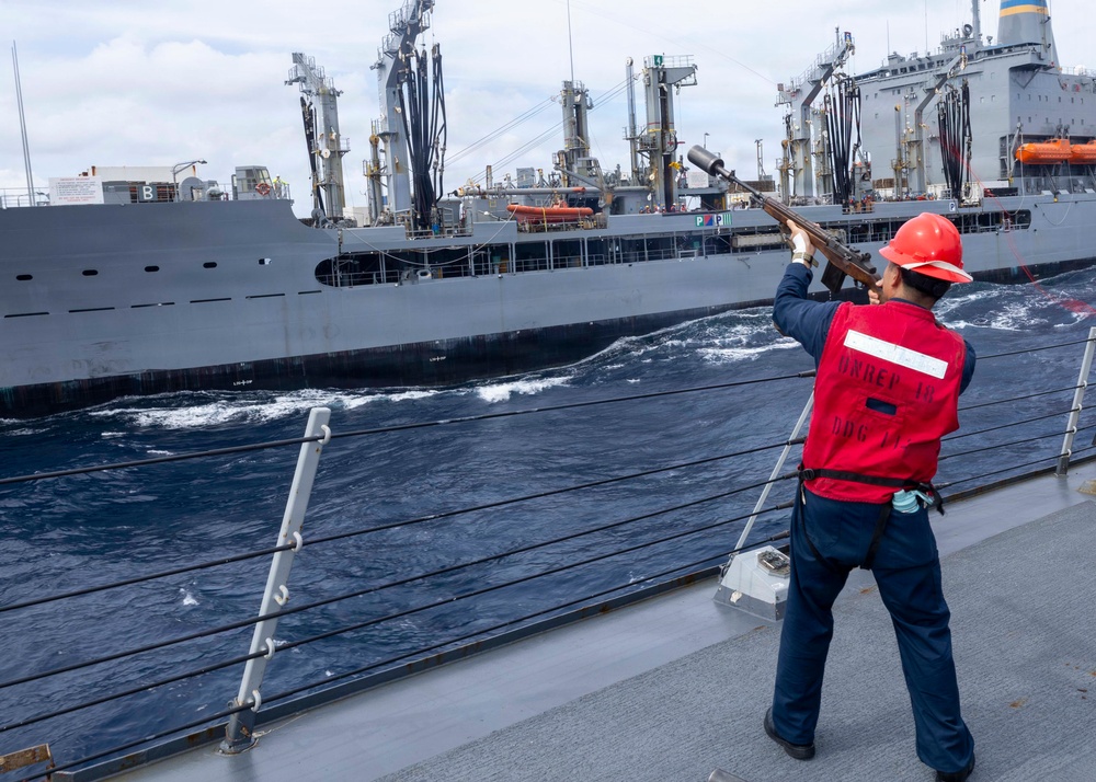 USS Michael Murphy Conducts RAS with USNS Yukon