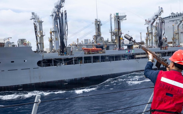USS Michael Murphy Conducts RAS with USNS Yukon