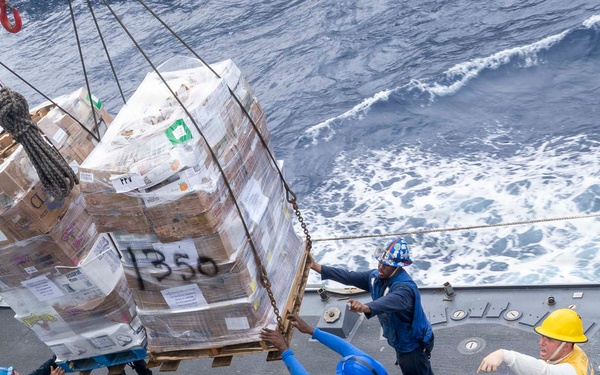 USS Michael Murphy Conducts RAS with USNS Yukon