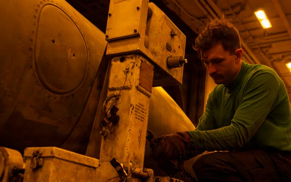 Abraham Lincoln conducts routine aircraft maintenance