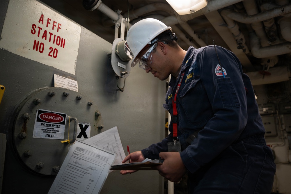 Ike Conducts Planned Incremental Availability maintenance period