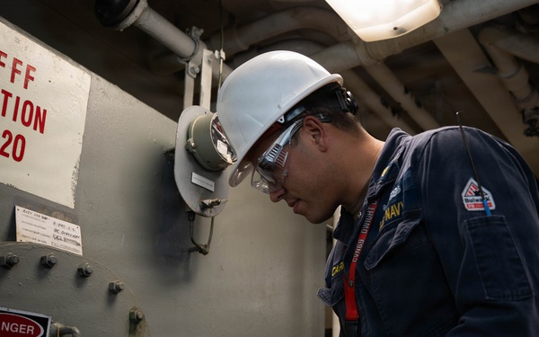 Ike Conducts Planned Incremental Availability maintenance period