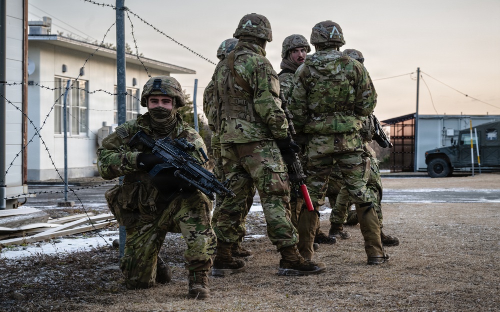 U.S. Army and Japan Self Defense Force Paratroopers Conducts Close Quarters Battle Training