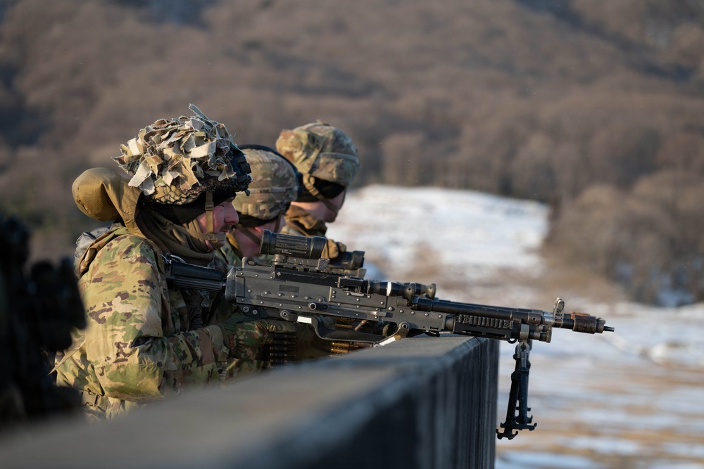U.S. Army and Japan Self Defense Force Paratroopers Conducts Close Quarters Battle Training