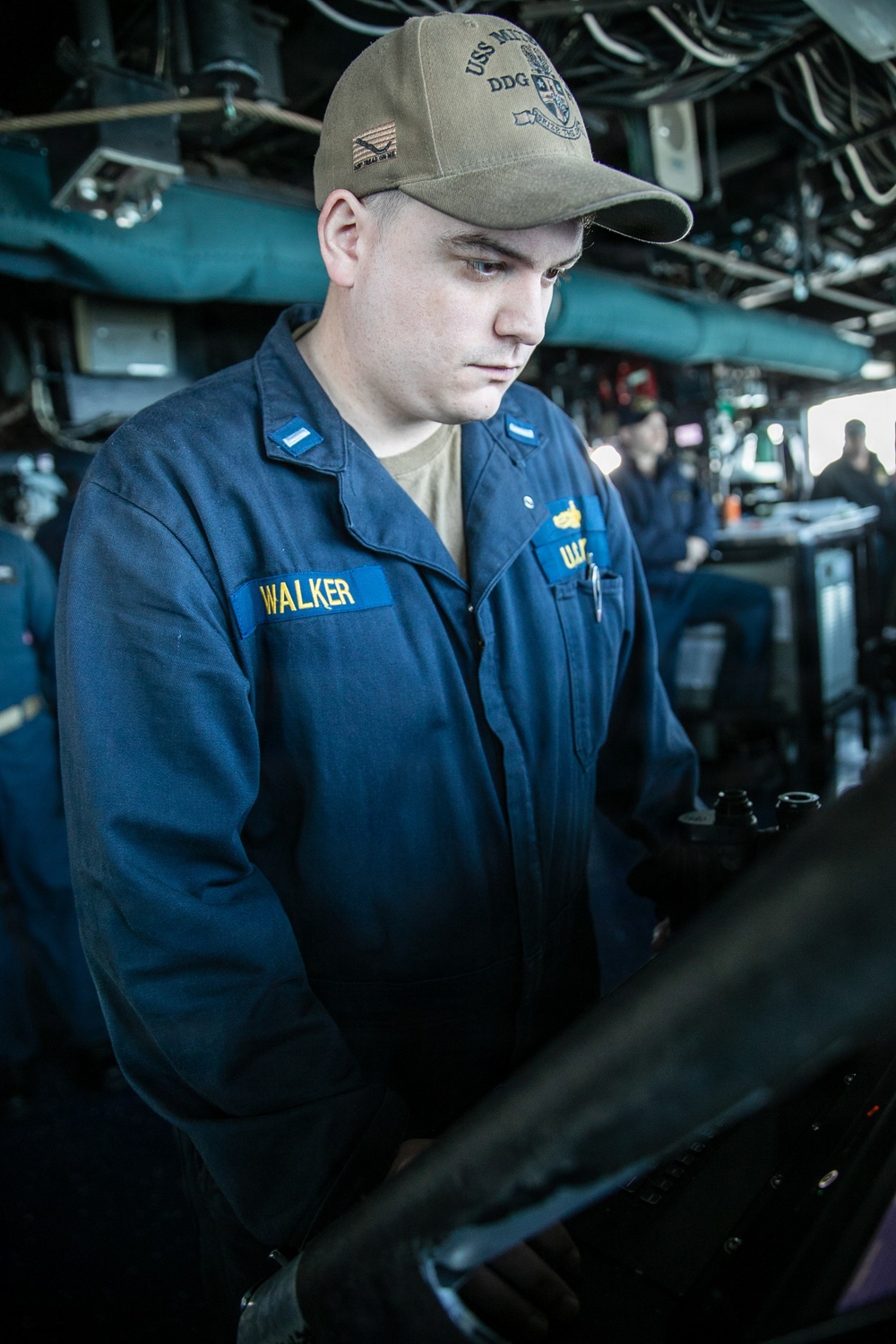 USS Mitscher (DDG 57) junior officer stands watch in bridge