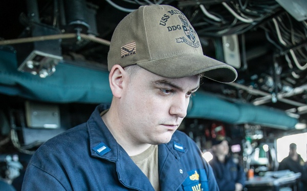 USS Mitscher (DDG 57) junior officer stands watch in bridge