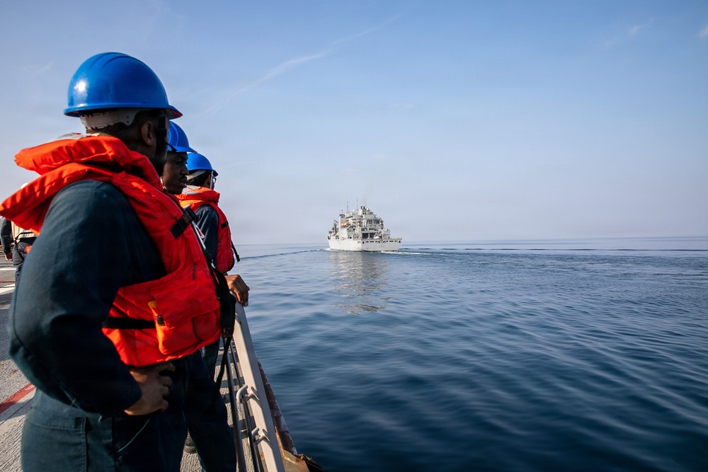 USS Mitscher (DDG 57) conducts RAS with USNS Carl Brashear (T-AKE 7)
