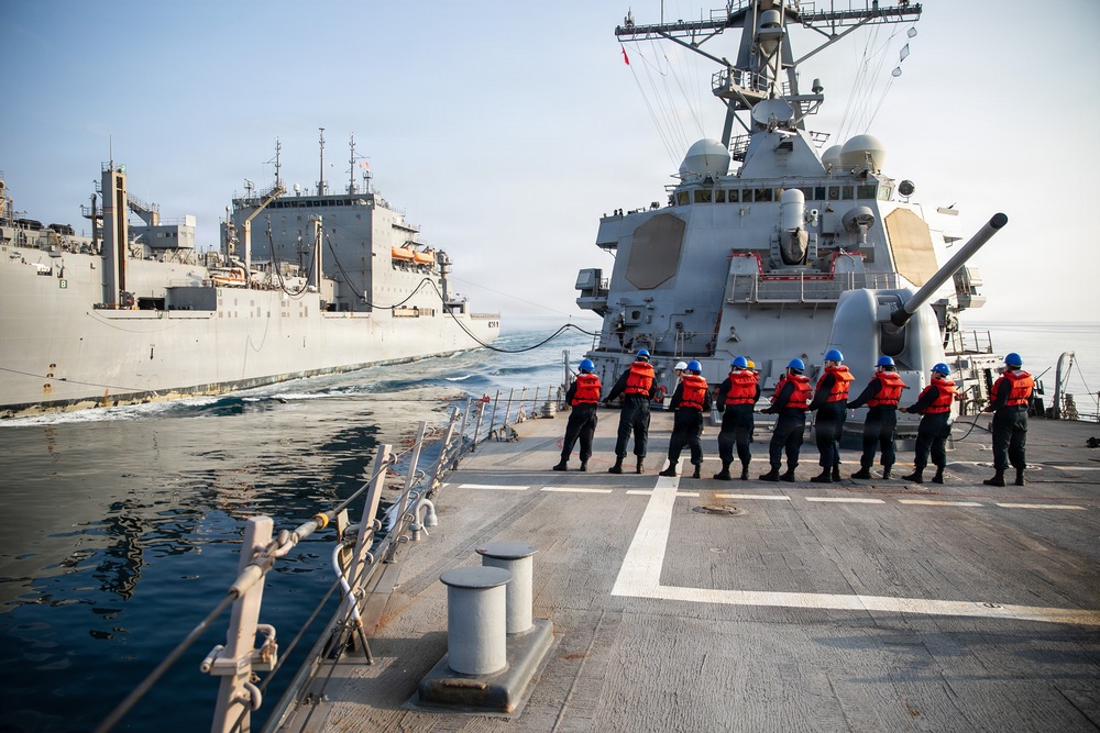 USS Mitscher (DDG 57) conducts RAS with USNS Carl Brashear (T-AKE 7)