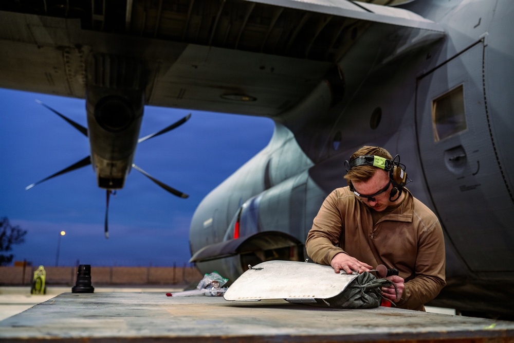 386th AEW Aircraft Metals Specialists Perform Maintenance on a C-130
