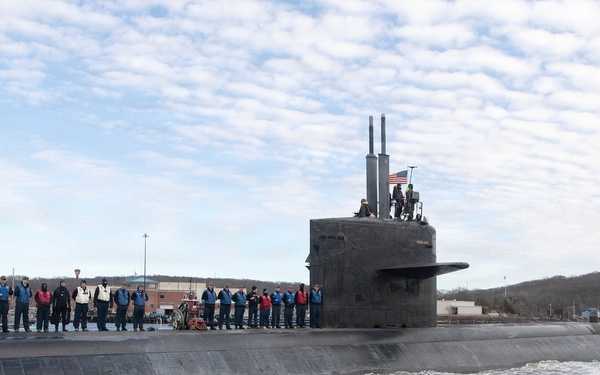 USS Newport News (SSN 750) Departs
