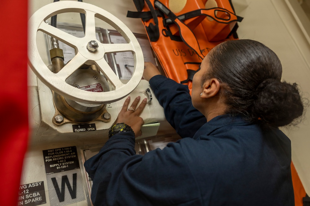 USS Delbert D. Black (DDG 119) Conducts Damage Control Training