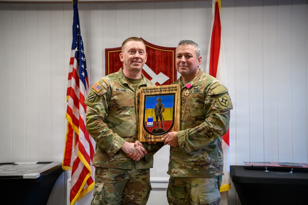 CSM Pask relinquishes responsibility to CSM Williams
