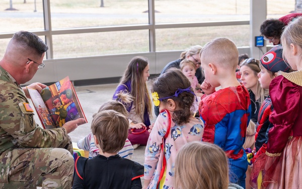 CECOM Command Sergeant Major participates in Eighth Annual HCPL Fairytale and Superhero Festival