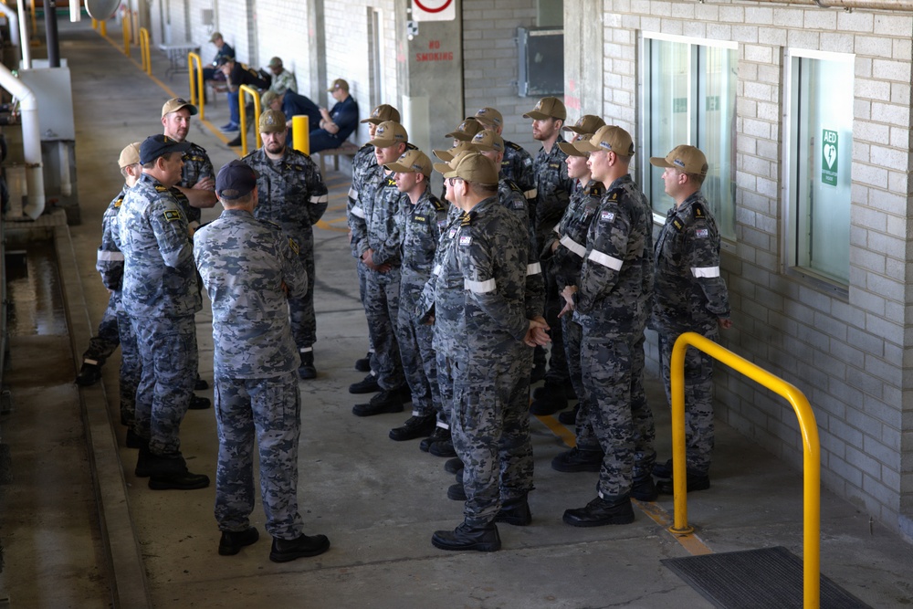 RAN WO-N speaks to RAN sailors