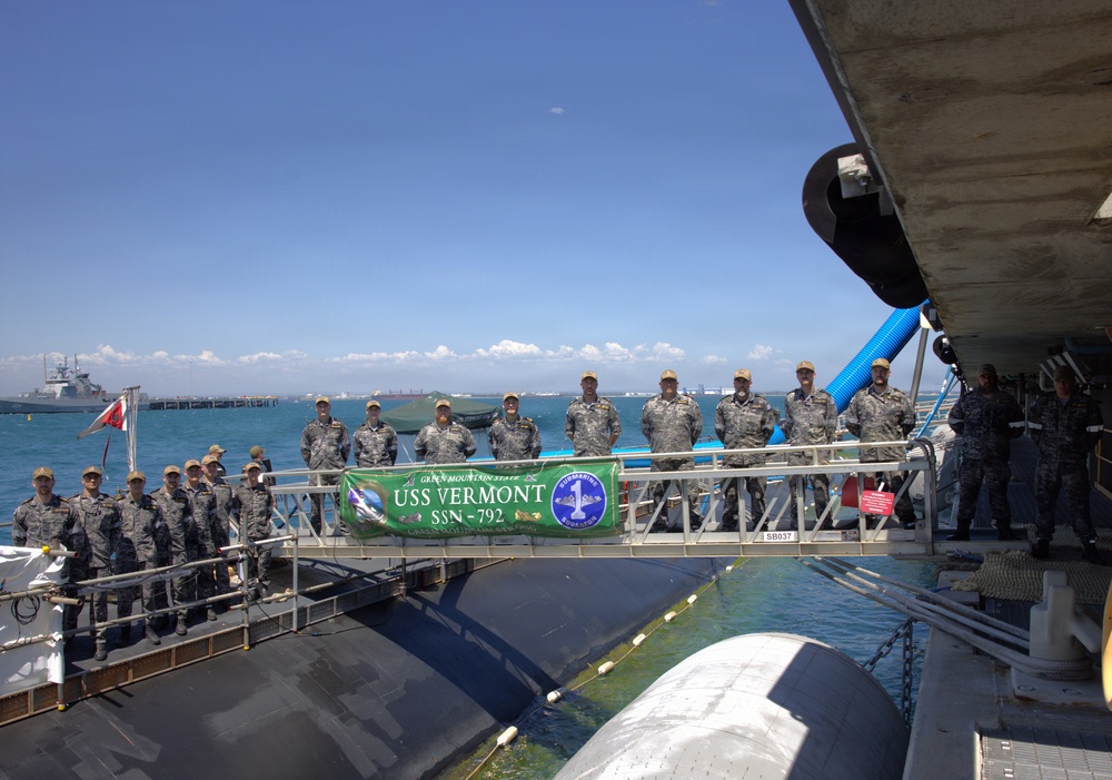 RAN sailors visit USS Vermont
