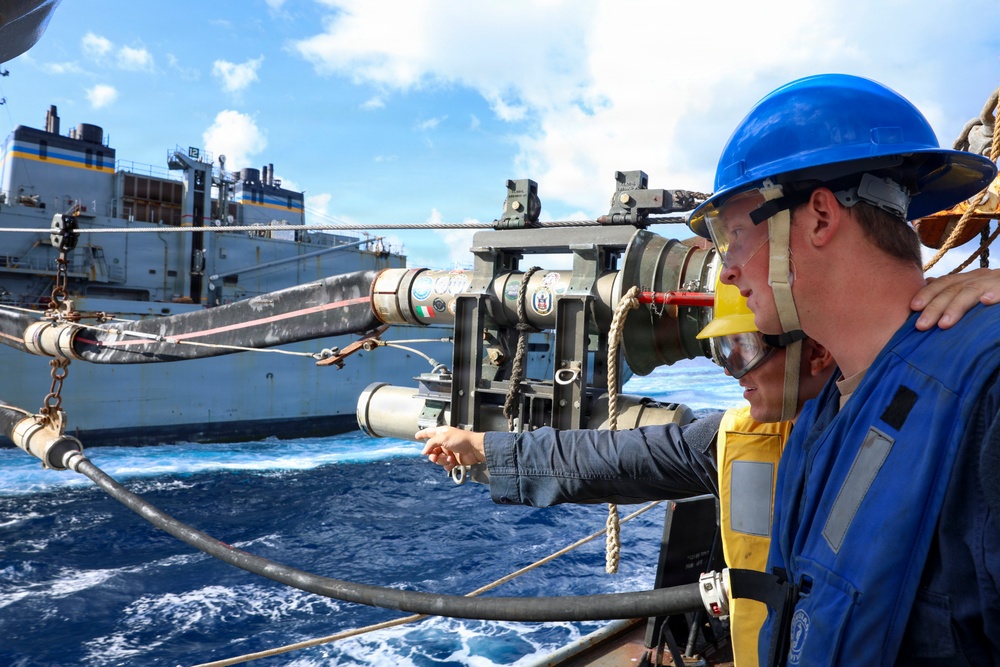 USS Mahan (DDG 72) Replenishment-at-Sea