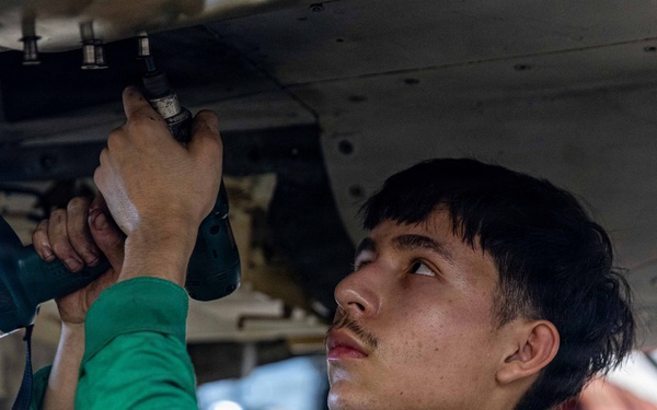 VAQ-142 Routine Maintenance