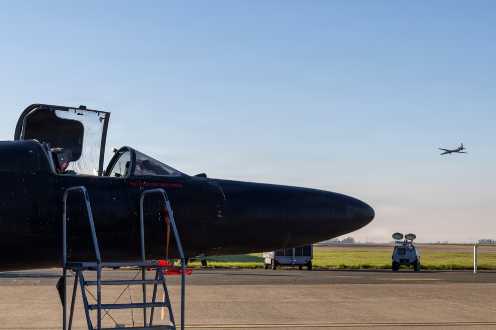 TU-2S performs Touch 'n Go landing on Beale AFB