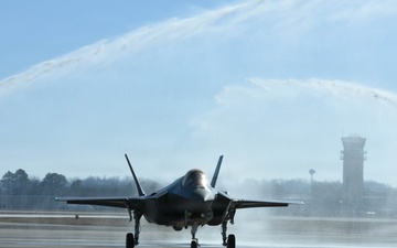 First Finnish Air Force F-35 Lightning II Arrives at Ebbing Air National Guard Base