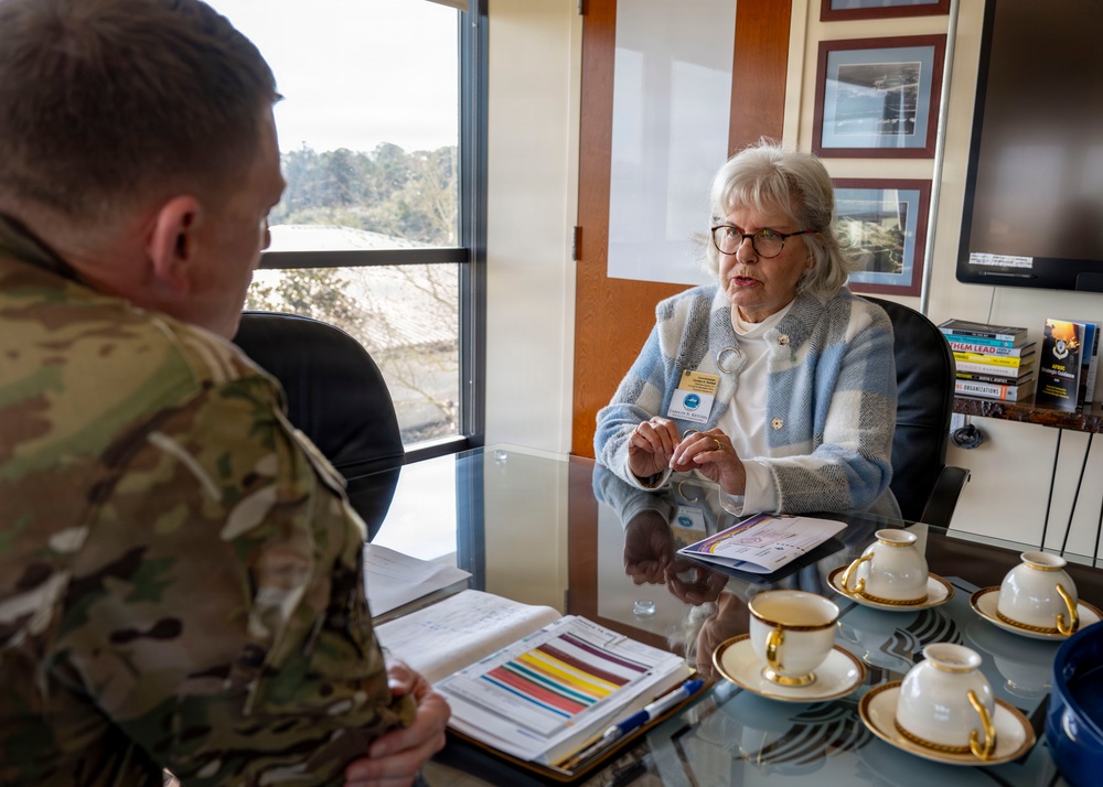 1 SOW commander, Okaloosa County Commissioner forge relationship for future collaboration