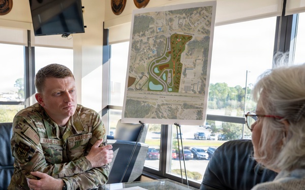 1 SOW commander, Okaloosa County Commissioner forge relationship for future collaboration