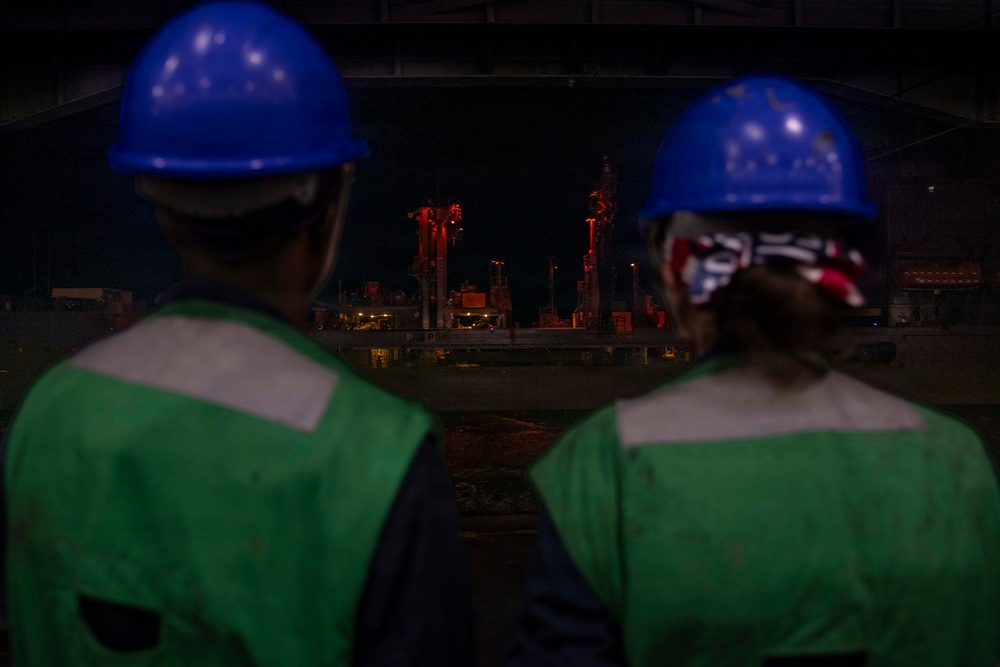 Abraham Lincoln conducts replenishment-at-sea with Yukon