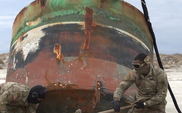 3rd Infantry Division conducts air movement buoy operation with Coast Guard