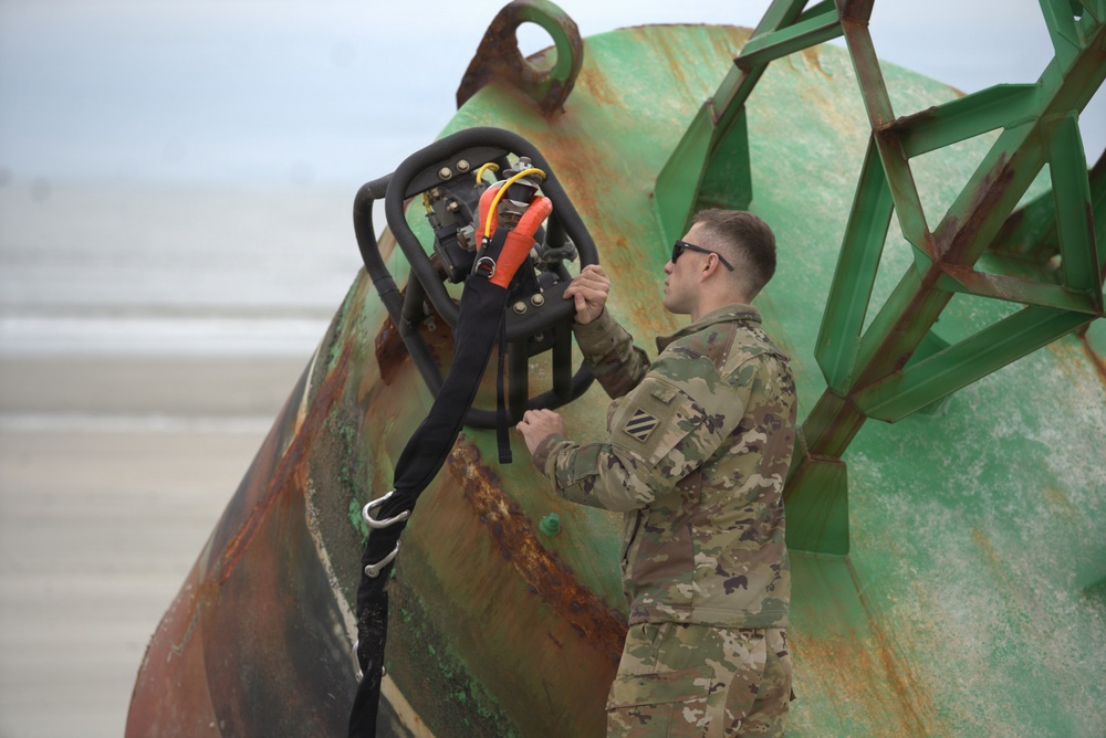 3rd Infantry Division conducts air movement buoy operation with Coast Guard