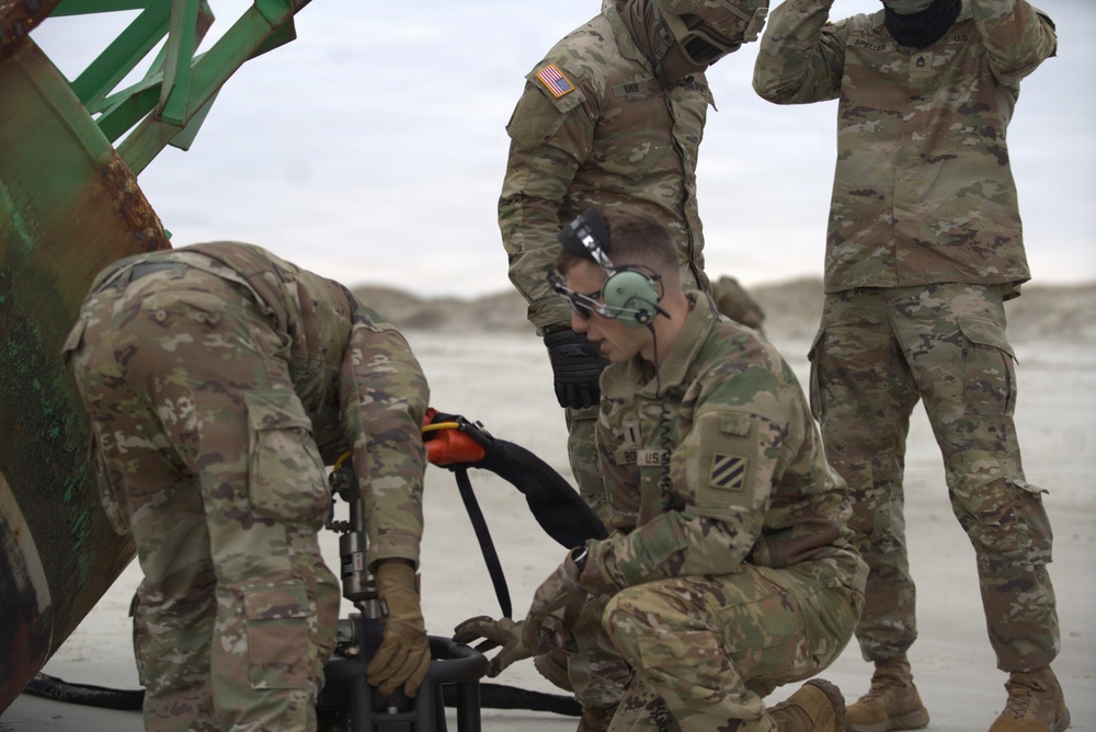 3rd Infantry Division conducts air movement buoy operation with Coast Guard