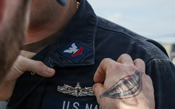 Frank E. Petersen Jr. conducts ESWs pinning ceremony