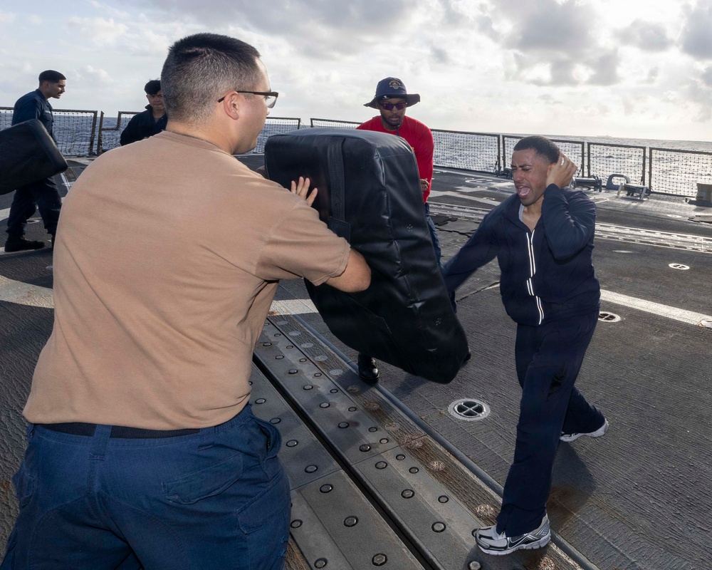 USS Michael Murphy Sailors conduct SRF training