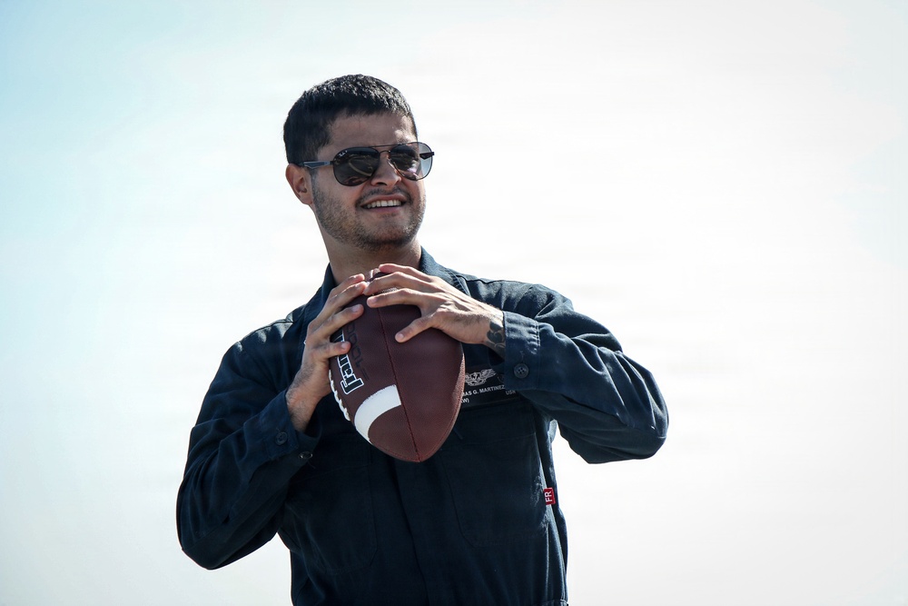 Frank E. Petersen Jr. hosts steel beach picnic