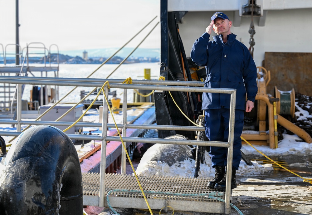 Master Chief Petty Officer of the Coast Guard conducts unit visits in Duluth, Minnesota