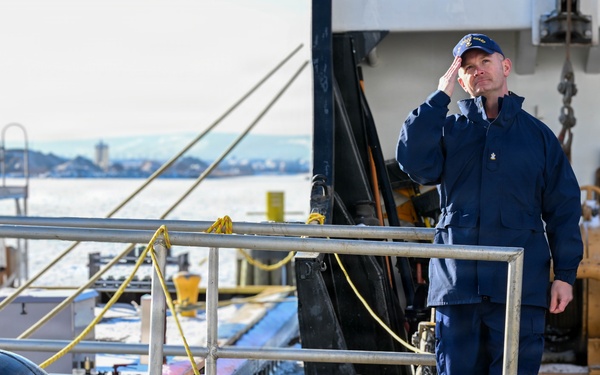 Master Chief Petty Officer of the Coast Guard conducts unit visits in Duluth, Minnesota