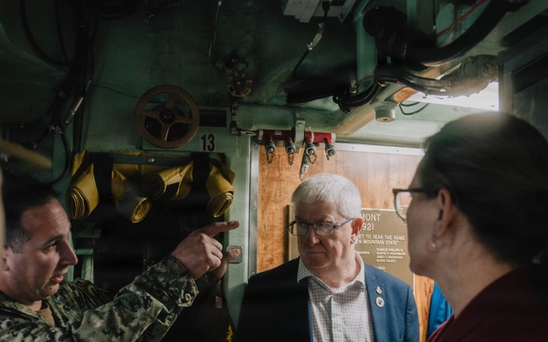 United Kingdom House of Commons Defense Committee Members tour USS Vermont