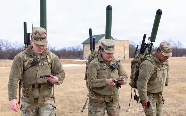 Iowa National Guard Soldiers train on the TLS-Manpack