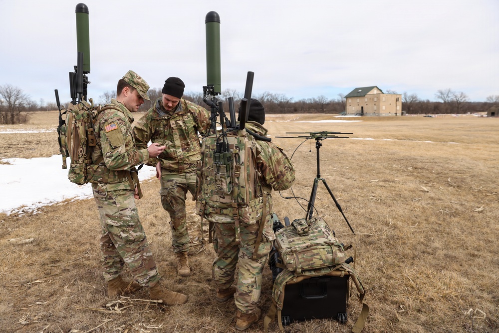 Iowa National Guard Soldiers train on the TLS-Manpack
