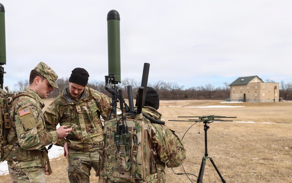 Iowa National Guard Soldiers train on the TLS-Manpack