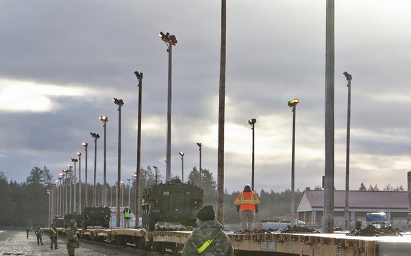 593d CSC Facilitates Railhead Operations for 2-2 KRF Bound Strykers