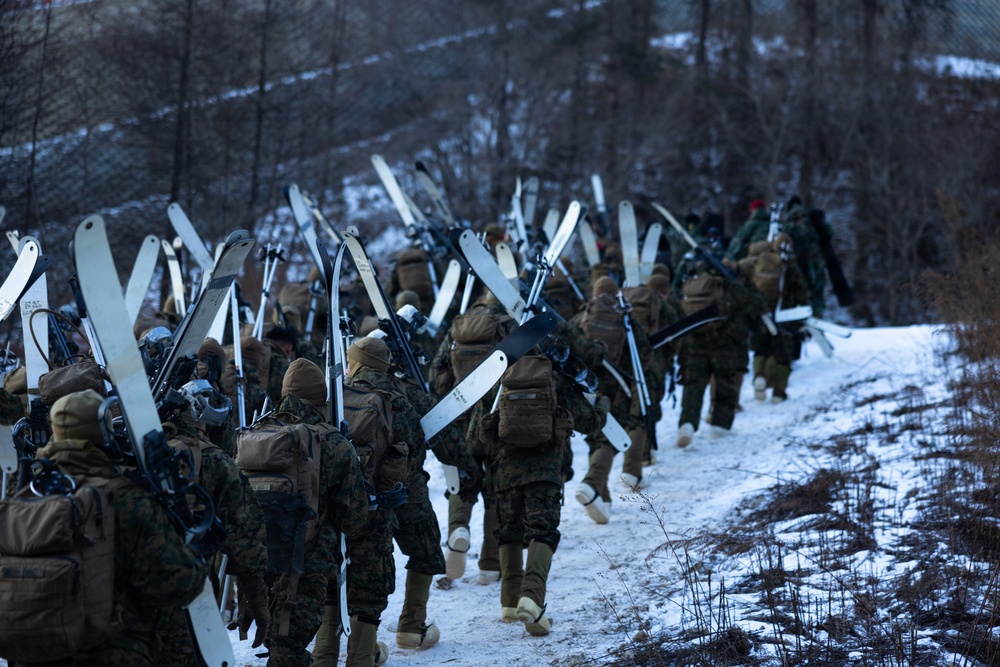 Korea Viper 26.1 | V16 Conducts Cold Weather Training Alongside ROK Marines